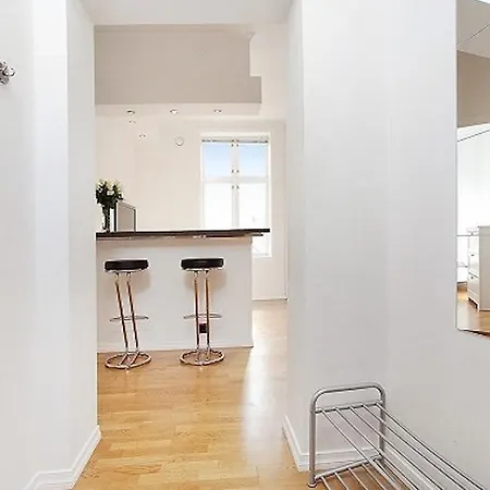 Modern In Centre Lejlighed